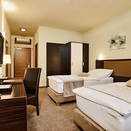 Privilege - Empire Hotels Group Aparthotel 3*