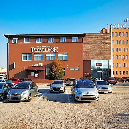 Privilege - Empire Group Lejlighedshotel 3*